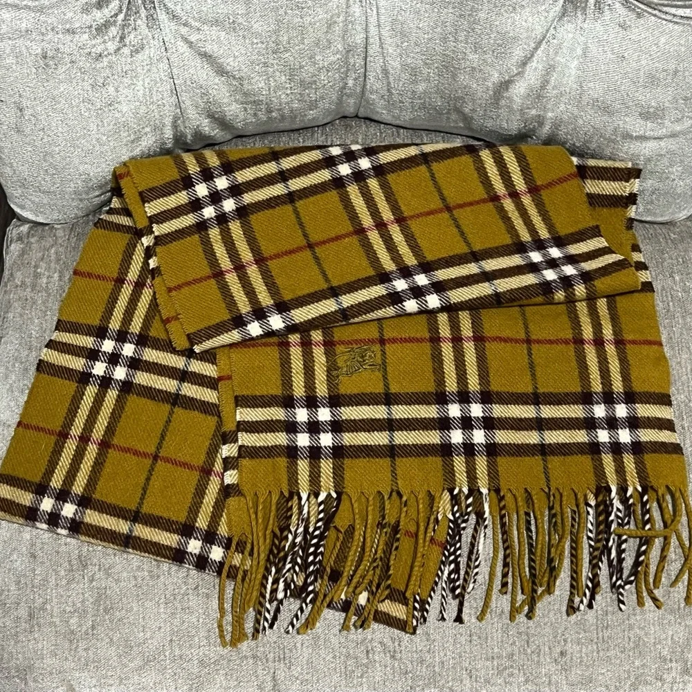 Authentic Burberry London Scarf - EUC - Picture 6 of 8